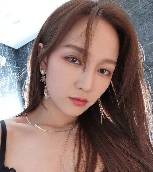 本庄瞳图片,光影交织下的独特风采