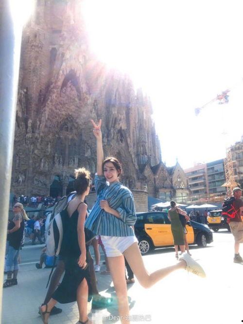 迪丽热巴国外旅行照片